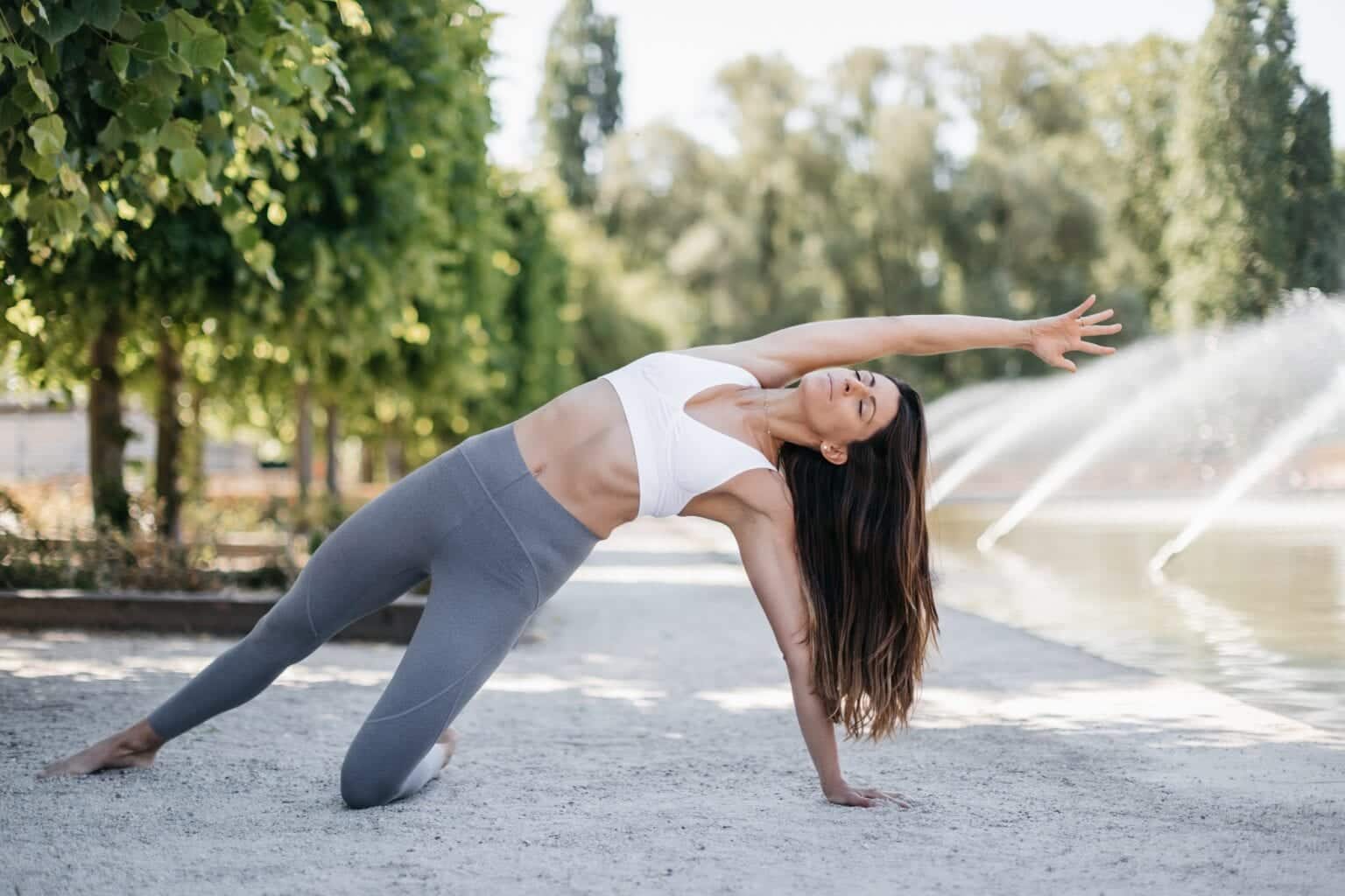 What is Vinyasa Yoga? Poses & their Benefits